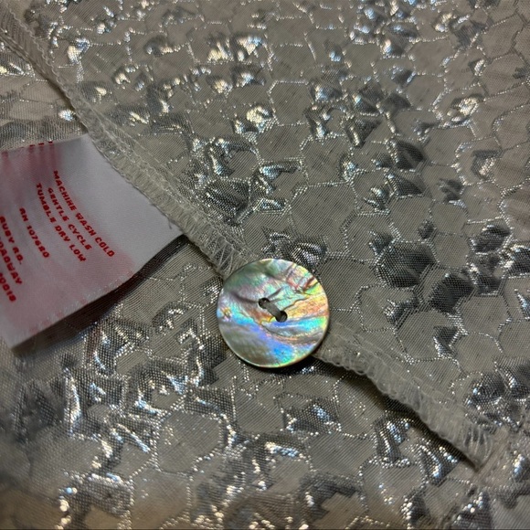 New Without Tags White Blouse With Iridescent Buttons by Ruby Red Size 10 - Picture 7 of 10